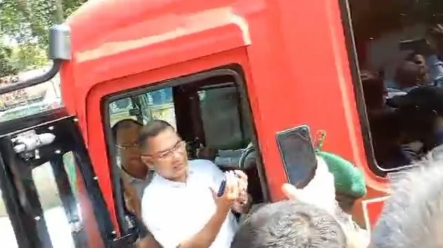 সৈয়দপুরে নেমেই বুলেটপ্রুফ বাসে রংপুরের পথে প্রধানমন্ত্রী